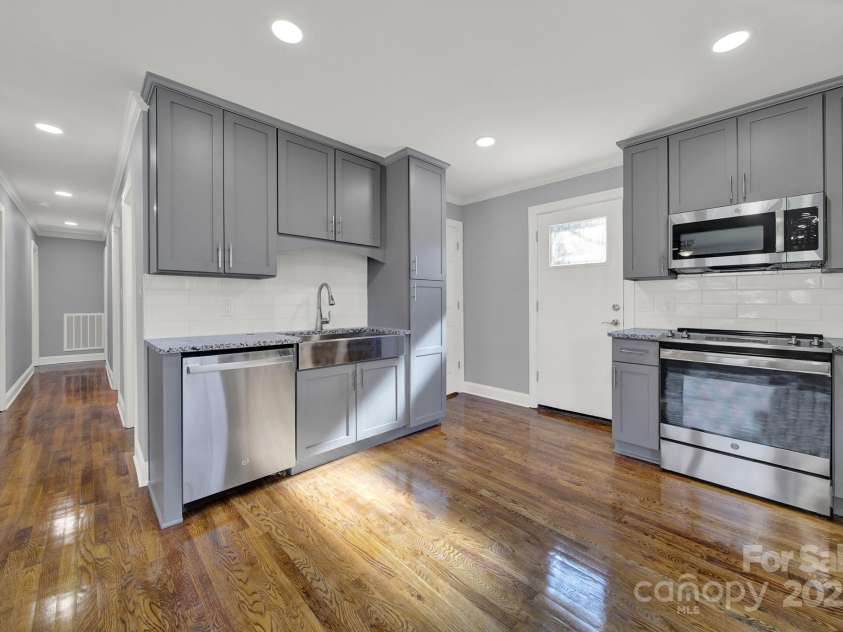 206 Hunter Street, York, SC 29745.  MLS# CAR4210279, YatesRealty ID 4682. Kitchen1