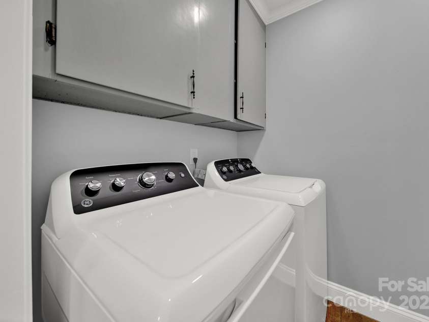 206 Hunter Street, York, SC 29745.  MLS# CAR4210279, YatesRealty ID 4682. Laundry Room