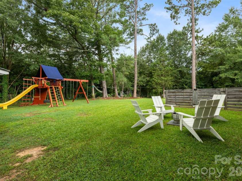 821 Normandy View Street, Gastonia, NC 28052.  MLS# CAR4417550, YatesRealty ID 46820. Huge Yard!