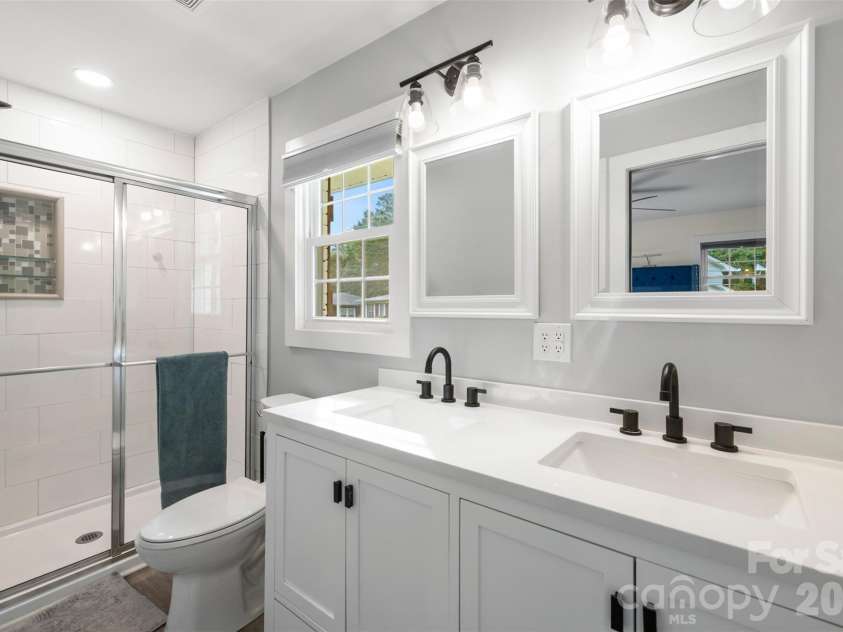 821 Normandy View Street, Gastonia, NC 28052.  MLS# CAR4417550, YatesRealty ID 46820. Primary Bath