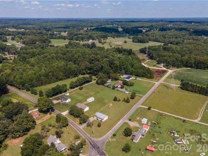 241 Joe Road, Mocksville, NC 27028.  MLS# CAR4417721, YatesRealty ID 46821. 