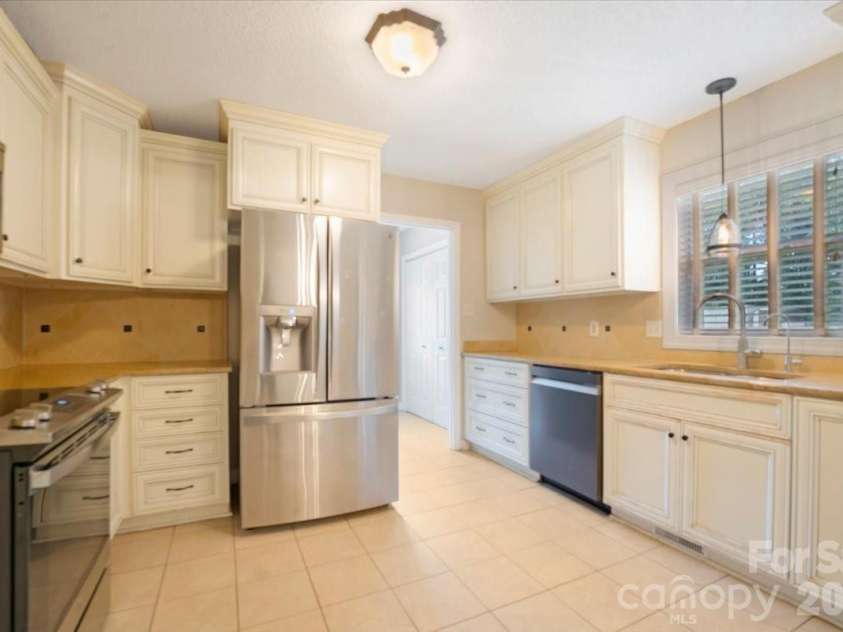 2827 Pinewood Road, Chester, SC 29706.  MLS# CAR4417860, YatesRealty ID 46822. 