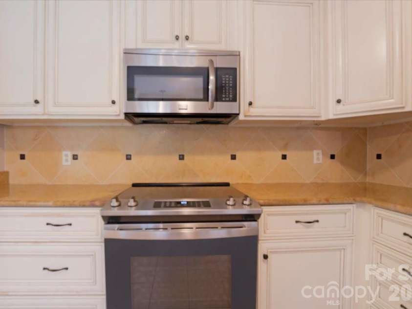 2827 Pinewood Road, Chester, SC 29706.  MLS# CAR4417860, YatesRealty ID 46822. 