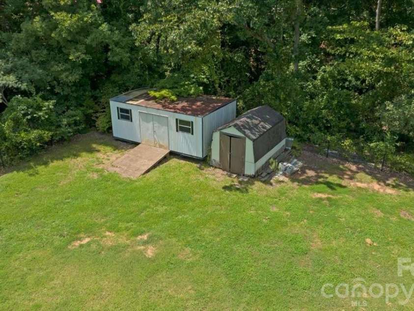 2827 Pinewood Road, Chester, SC 29706.  MLS# CAR4417860, YatesRealty ID 46822. 