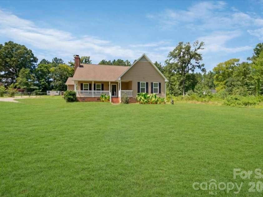 2827 Pinewood Road, Chester, SC 29706.  MLS# CAR4417860, YatesRealty ID 46822. 