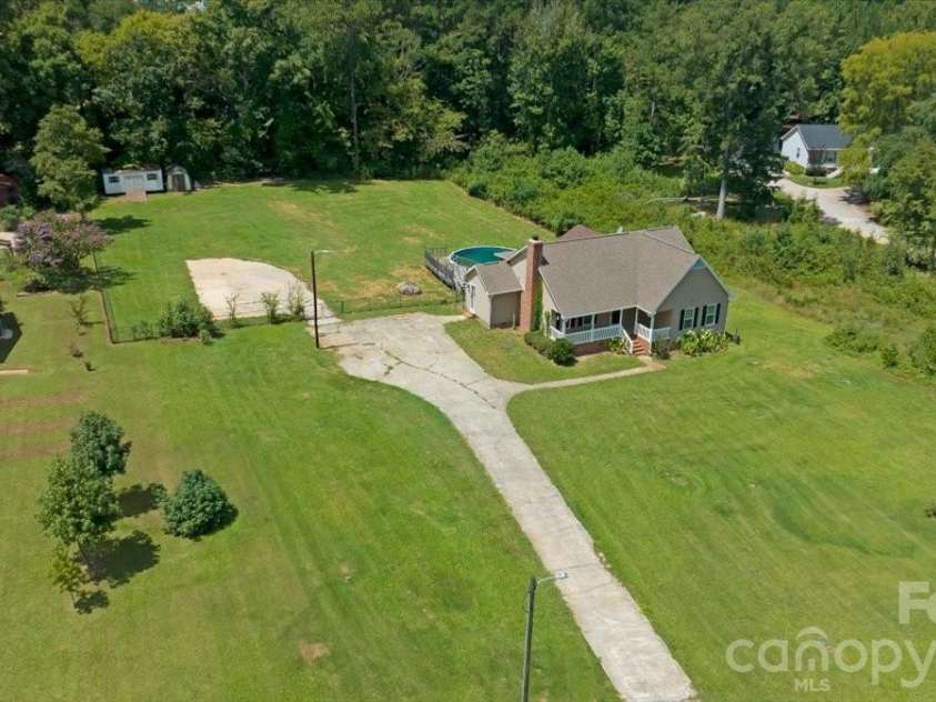 2827 Pinewood Road, Chester, SC 29706.  MLS# CAR4417860, YatesRealty ID 46822. 