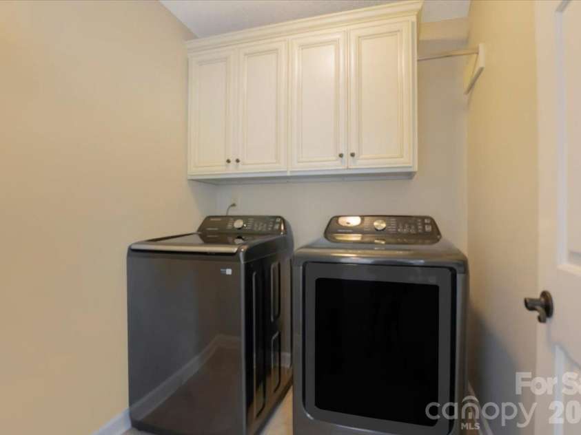 2827 Pinewood Road, Chester, SC 29706.  MLS# CAR4417860, YatesRealty ID 46822. Laundry room