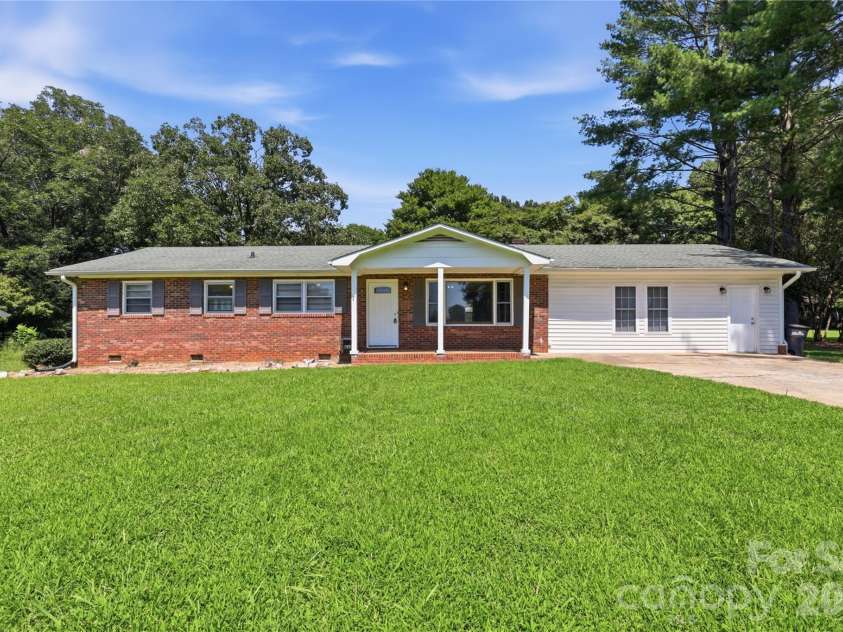 2819 Randolph Road, Statesville, NC 28625.  MLS# CAR4418046, YatesRealty ID 46824. 