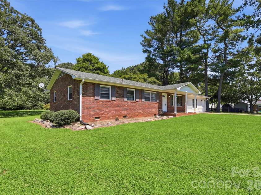 2819 Randolph Road, Statesville, NC 28625.  MLS# CAR4418046, YatesRealty ID 46824. 