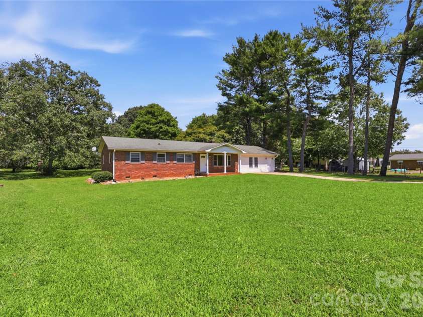 2819 Randolph Road, Statesville, NC 28625.  MLS# CAR4418046, YatesRealty ID 46824. 