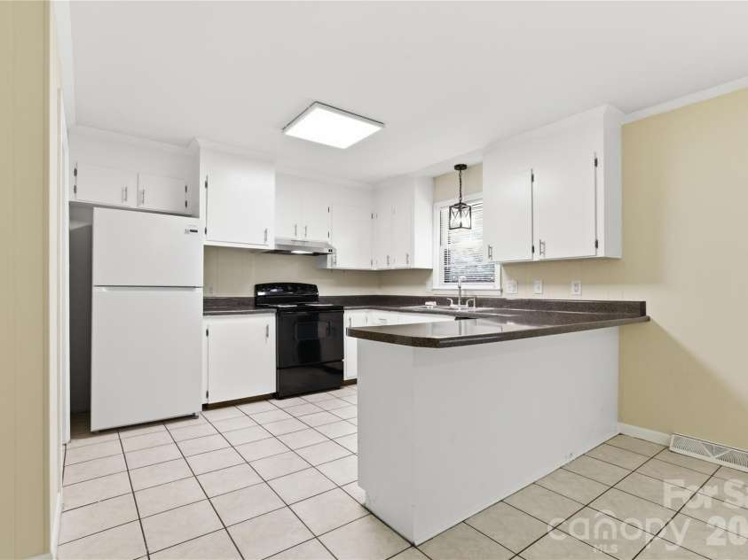 2819 Randolph Road, Statesville, NC 28625.  MLS# CAR4418046, YatesRealty ID 46824. 