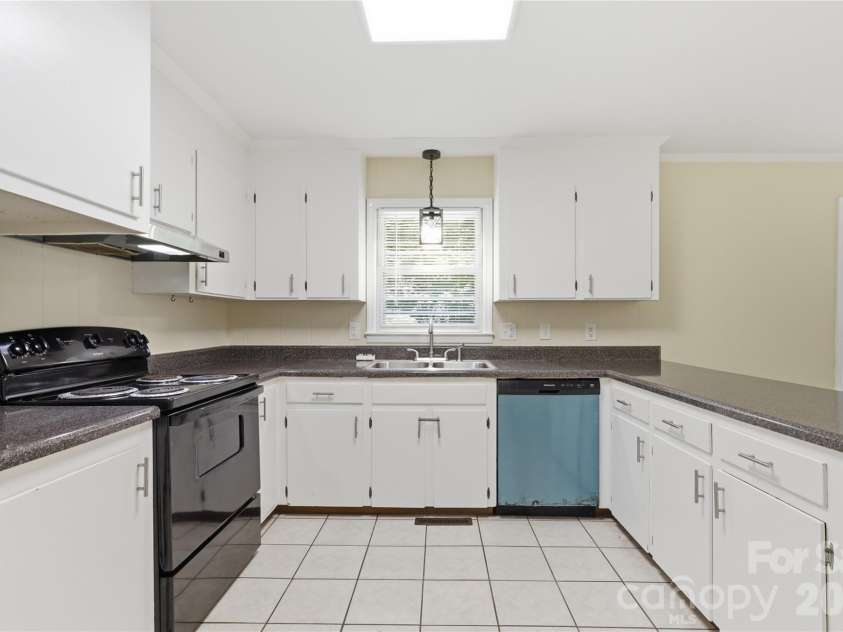 2819 Randolph Road, Statesville, NC 28625.  MLS# CAR4418046, YatesRealty ID 46824. 