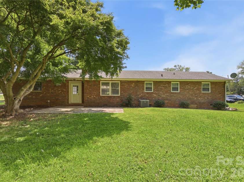 2819 Randolph Road, Statesville, NC 28625.  MLS# CAR4418046, YatesRealty ID 46824. 