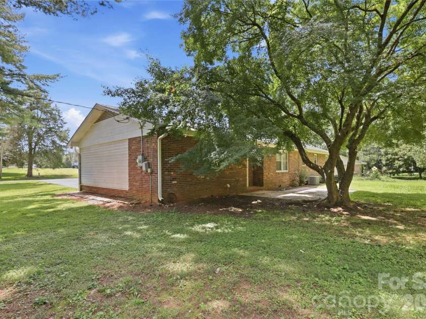 2819 Randolph Road, Statesville, NC 28625.  MLS# CAR4418046, YatesRealty ID 46824. 