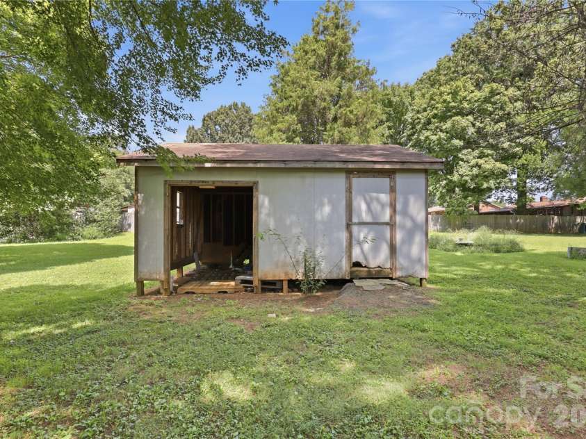 2819 Randolph Road, Statesville, NC 28625.  MLS# CAR4418046, YatesRealty ID 46824. 