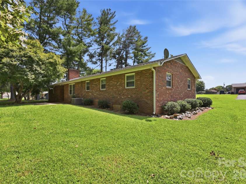 2819 Randolph Road, Statesville, NC 28625.  MLS# CAR4418046, YatesRealty ID 46824. 