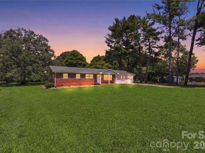 2819 Randolph Road, Statesville, NC 28625.  MLS# CAR4418046, YatesRealty ID 46824. 