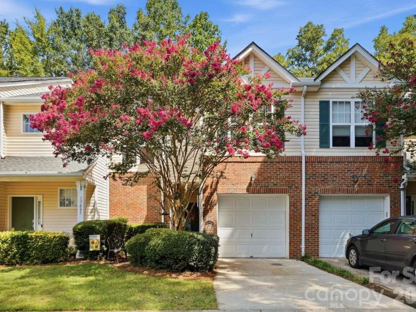 17067 Commons Creek Drive, Charlotte, NC 28277.  MLS# CAR4415148, YatesRealty ID 46827. 