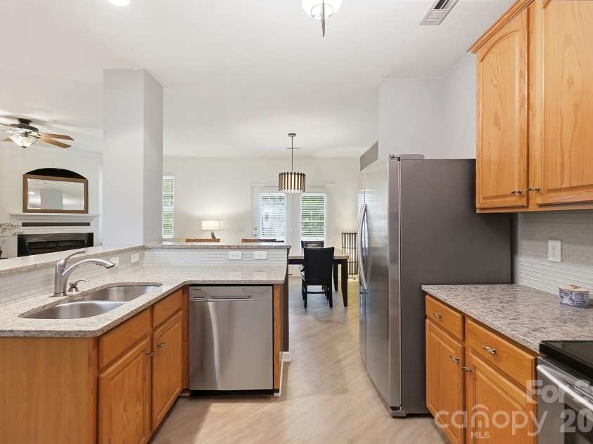 17067 Commons Creek Drive, Charlotte, NC 28277.  MLS# CAR4415148, YatesRealty ID 46827. 