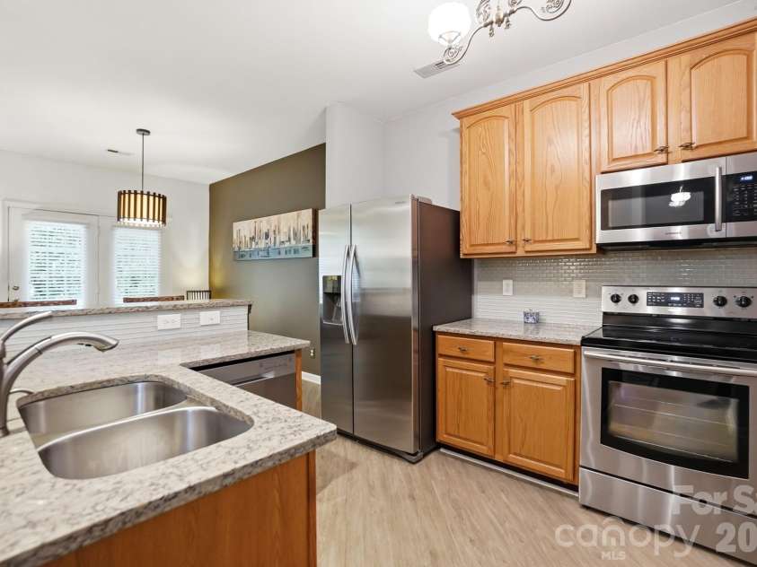 17067 Commons Creek Drive, Charlotte, NC 28277.  MLS# CAR4415148, YatesRealty ID 46827. 