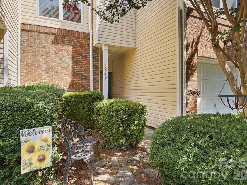 17067 Commons Creek Drive, Charlotte, NC 28277.  MLS# CAR4415148, YatesRealty ID 46827. 