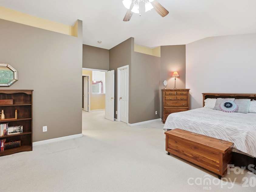 17067 Commons Creek Drive, Charlotte, NC 28277.  MLS# CAR4415148, YatesRealty ID 46827. 