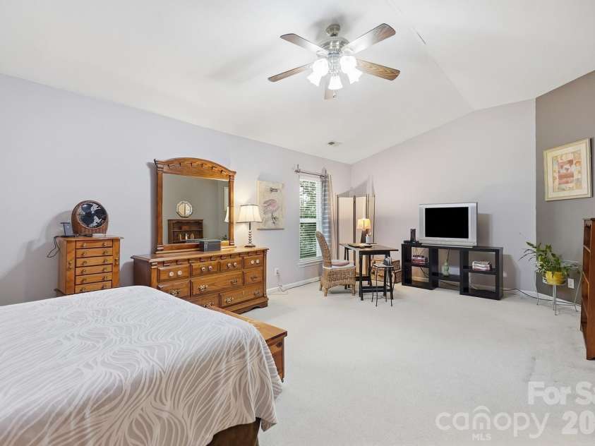17067 Commons Creek Drive, Charlotte, NC 28277.  MLS# CAR4415148, YatesRealty ID 46827. 