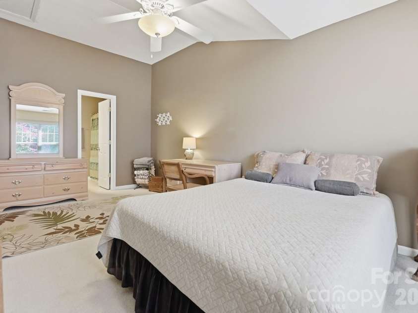 17067 Commons Creek Drive, Charlotte, NC 28277.  MLS# CAR4415148, YatesRealty ID 46827. 