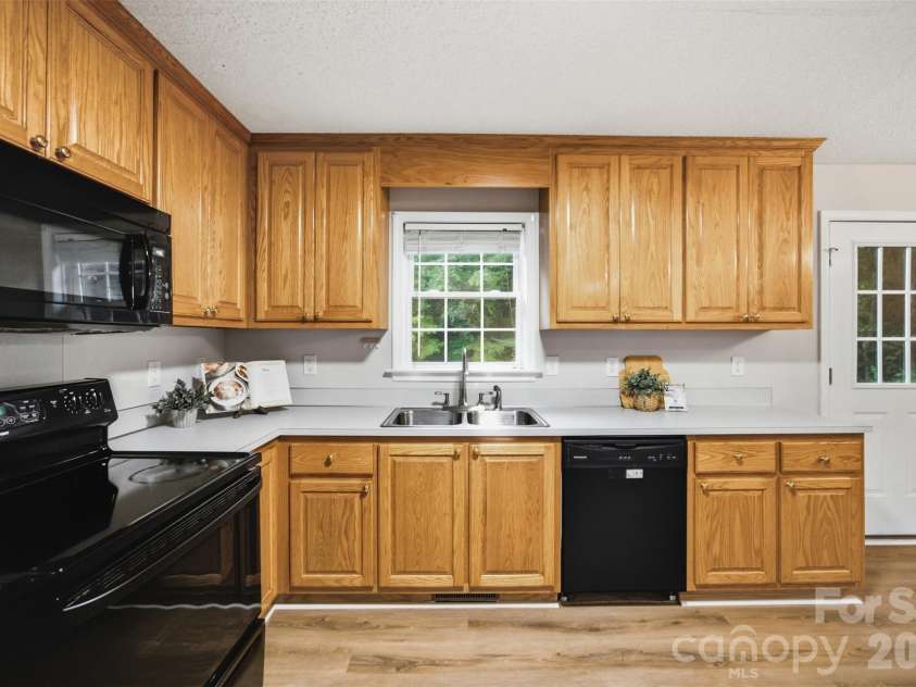 600 Blossom Hill Road, Lincolnton, NC 28092.  MLS# CAR4415747, YatesRealty ID 46828. 