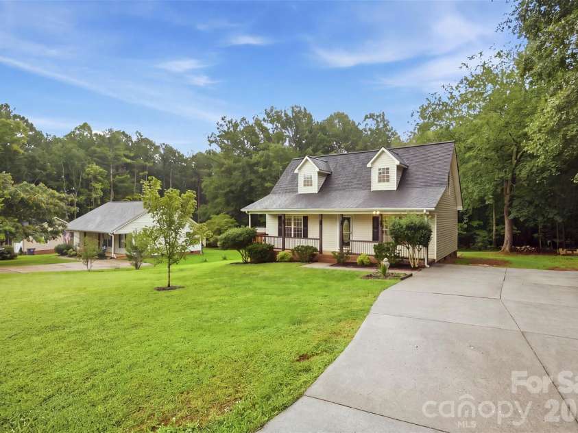 600 Blossom Hill Road, Lincolnton, NC 28092.  MLS# CAR4415747, YatesRealty ID 46828. 