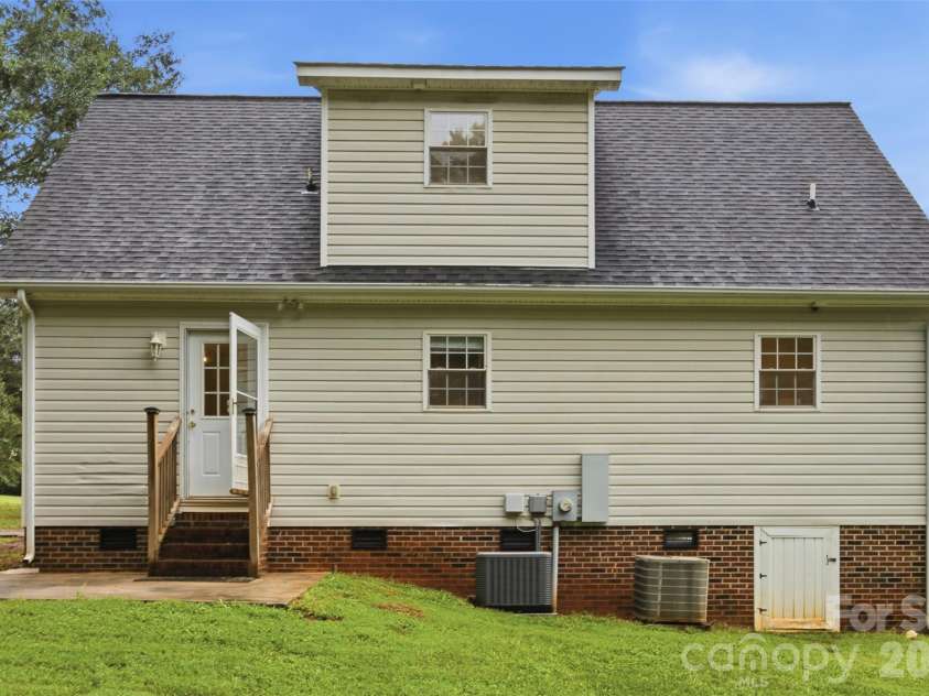 600 Blossom Hill Road, Lincolnton, NC 28092.  MLS# CAR4415747, YatesRealty ID 46828. 