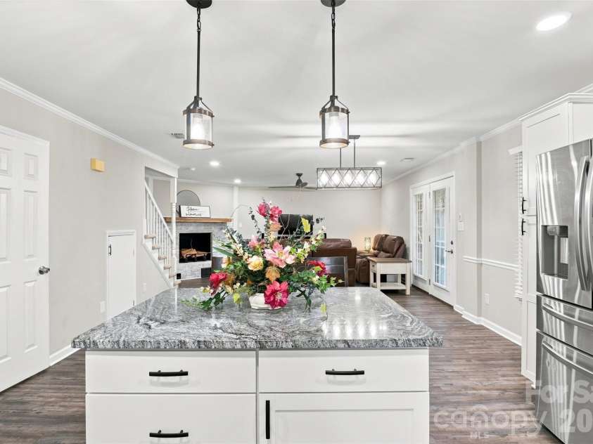 813 Jamestown Drive, Gastonia, NC 28056.  MLS# CAR4414711, YatesRealty ID 46830. 
