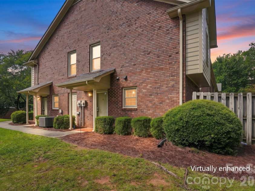 813 Jamestown Drive, Gastonia, NC 28056.  MLS# CAR4414711, YatesRealty ID 46830. 