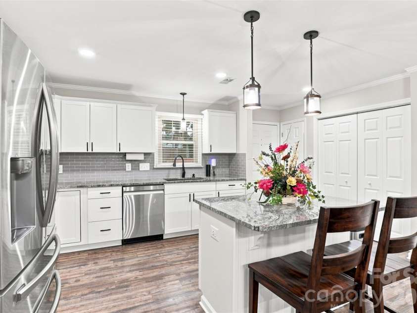 813 Jamestown Drive, Gastonia, NC 28056.  MLS# CAR4414711, YatesRealty ID 46830. 