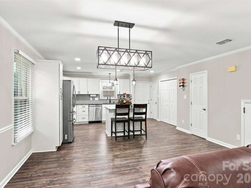 813 Jamestown Drive, Gastonia, NC 28056.  MLS# CAR4414711, YatesRealty ID 46830. 