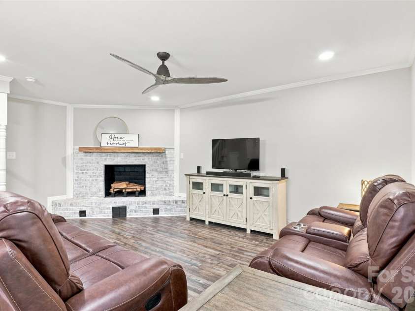 813 Jamestown Drive, Gastonia, NC 28056.  MLS# CAR4414711, YatesRealty ID 46830. 
