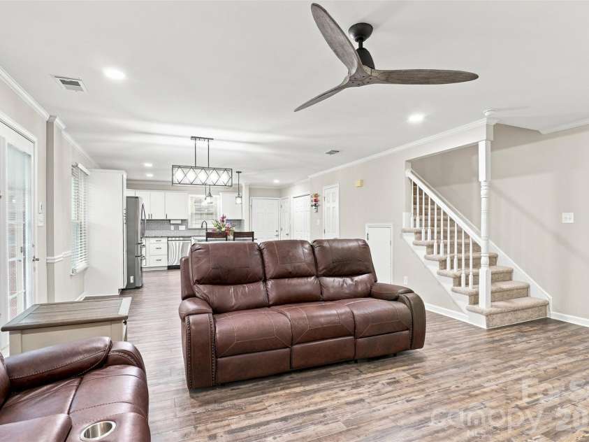 813 Jamestown Drive, Gastonia, NC 28056.  MLS# CAR4414711, YatesRealty ID 46830. 