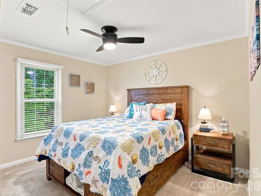 813 Jamestown Drive, Gastonia, NC 28056.  MLS# CAR4414711, YatesRealty ID 46830. 