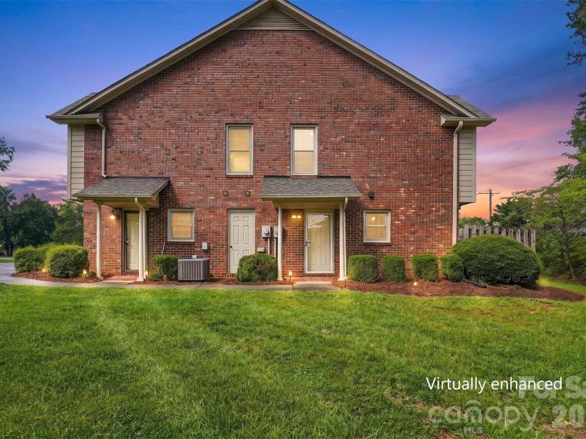 813 Jamestown Drive, Gastonia, NC 28056.  MLS# CAR4414711, YatesRealty ID 46830. 
