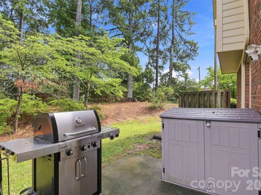 813 Jamestown Drive, Gastonia, NC 28056.  MLS# CAR4414711, YatesRealty ID 46830. 