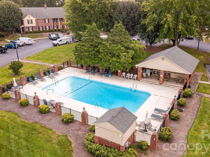 813 Jamestown Drive, Gastonia, NC 28056.  MLS# CAR4414711, YatesRealty ID 46830. 