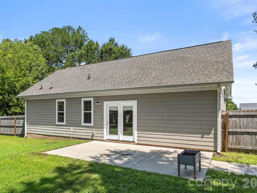 5013 Willow Run Drive, Monroe, NC 28110.  MLS# CAR4415730, YatesRealty ID 46832. 