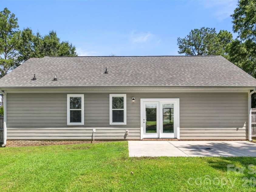 5013 Willow Run Drive, Monroe, NC 28110.  MLS# CAR4415730, YatesRealty ID 46832. 