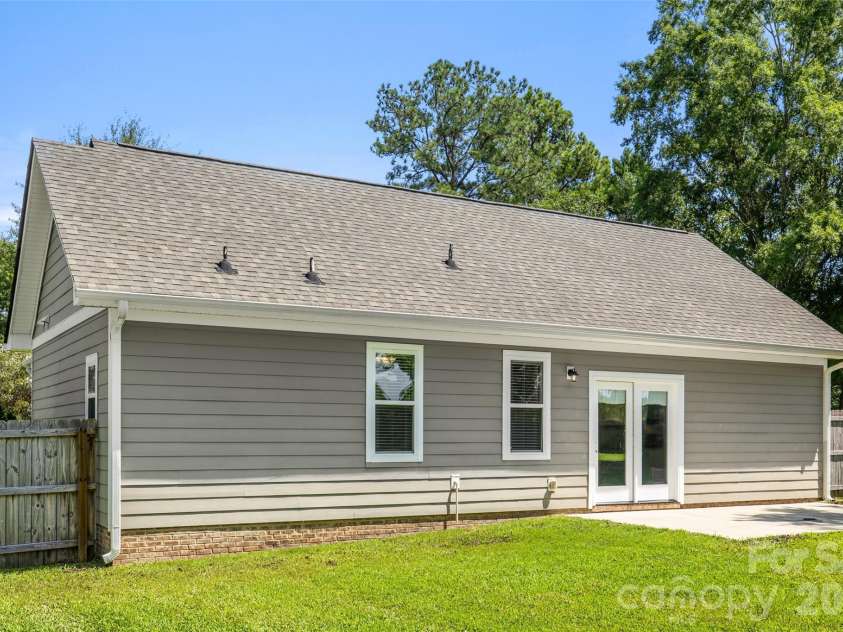 5013 Willow Run Drive, Monroe, NC 28110.  MLS# CAR4415730, YatesRealty ID 46832. 