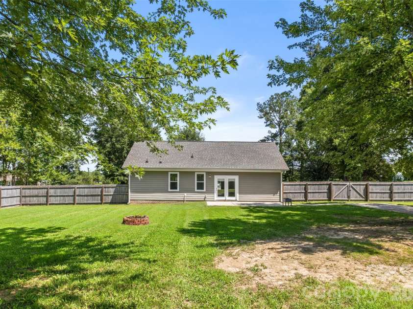 5013 Willow Run Drive, Monroe, NC 28110.  MLS# CAR4415730, YatesRealty ID 46832. 