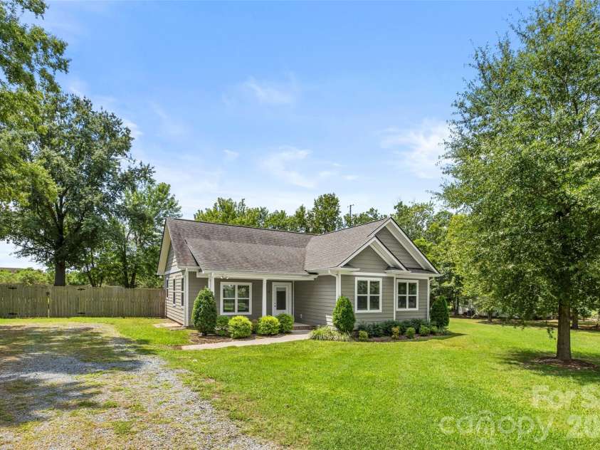 5013 Willow Run Drive, Monroe, NC 28110.  MLS# CAR4415730, YatesRealty ID 46832. 