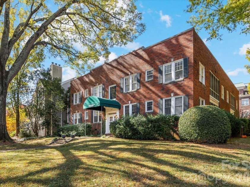 2300 Roswell Avenue, Charlotte, NC 28207.  MLS# CAR4416095, YatesRealty ID 46833. 
