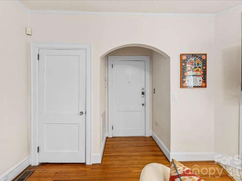 2300 Roswell Avenue, Charlotte, NC 28207.  MLS# CAR4416095, YatesRealty ID 46833. 