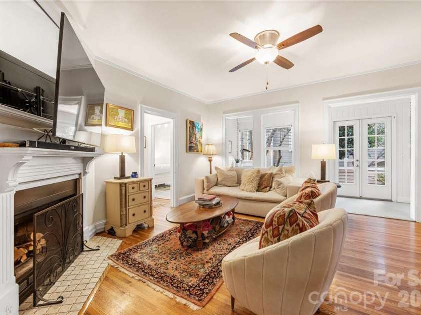 2300 Roswell Avenue, Charlotte, NC 28207.  MLS# CAR4416095, YatesRealty ID 46833. 