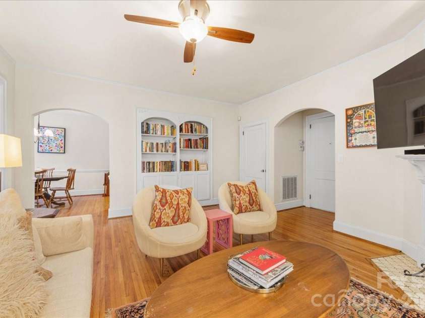 2300 Roswell Avenue, Charlotte, NC 28207.  MLS# CAR4416095, YatesRealty ID 46833. 